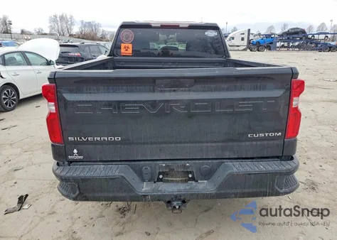 2021 Chevrolet Silverado K1500 Trail Boss Custom z USA, uszkodzony, nr VIN 1GCPYCEH7MZ404227